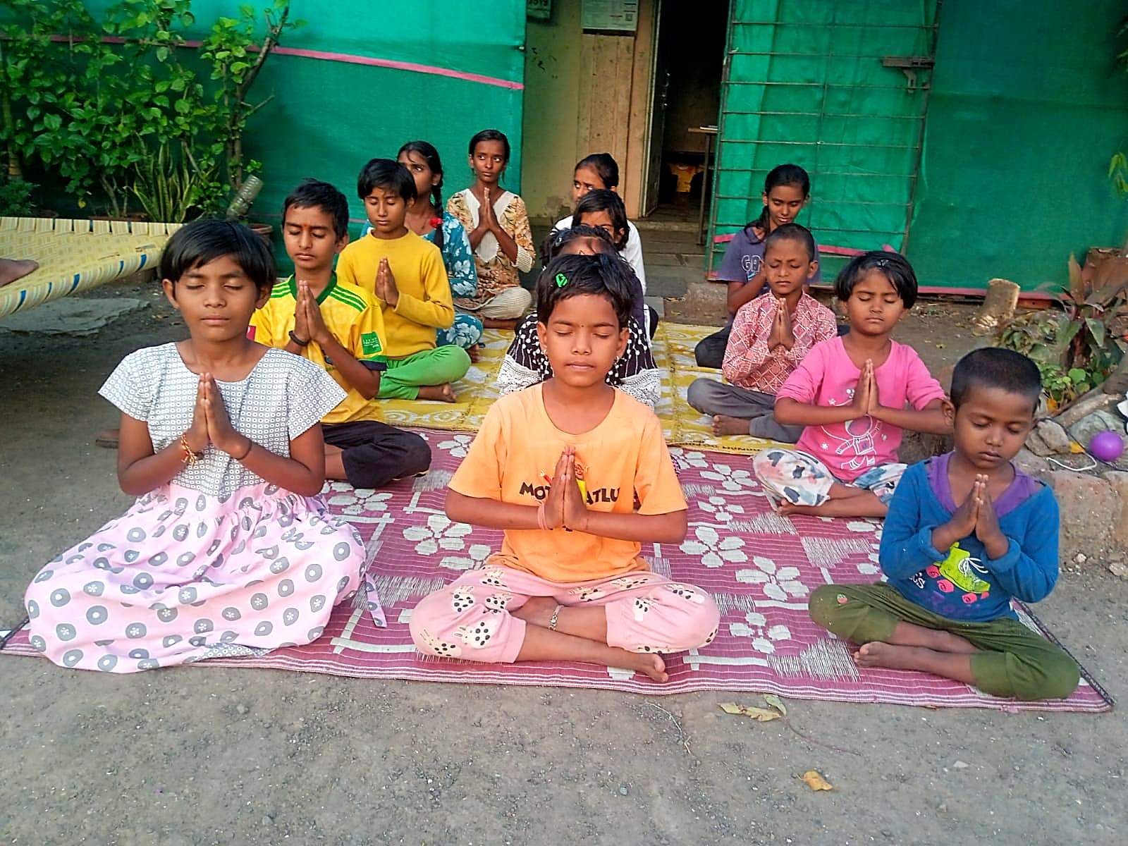 सकाळ — योग व प्रार्थना