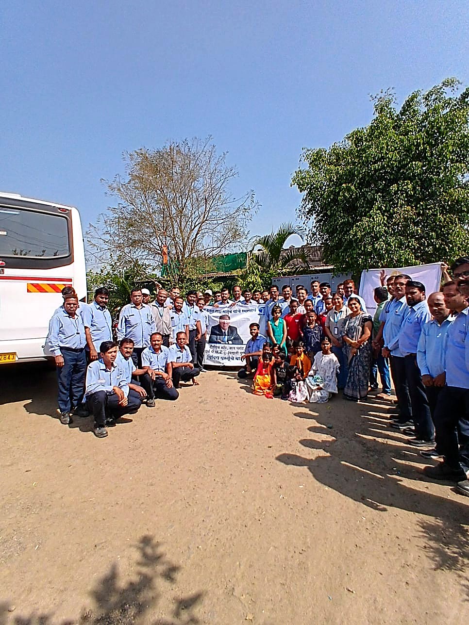 आश्रमाच्या अंगणात मदत उपक्रमाचा समारोप